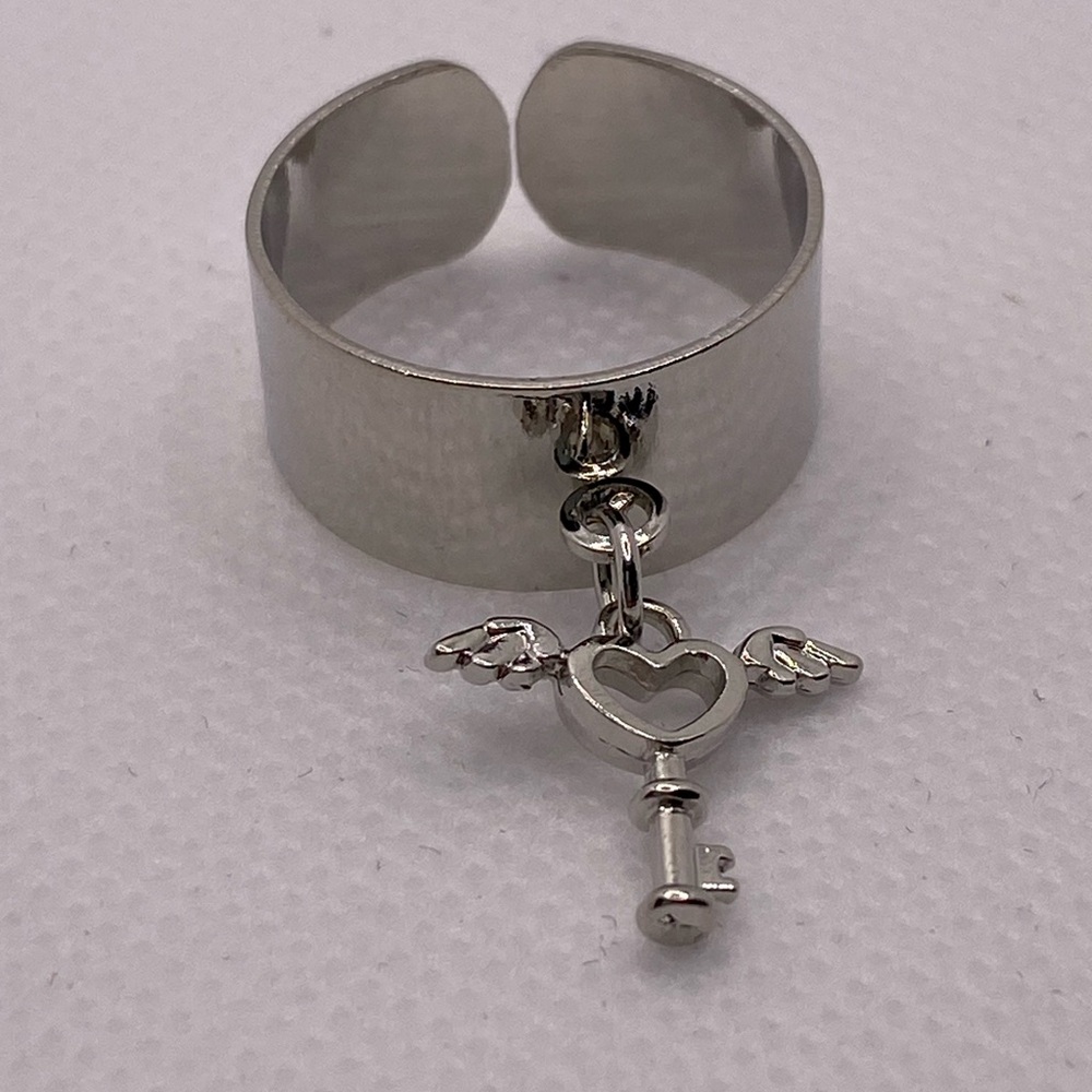 Adjustable Flying Heart Key Ring